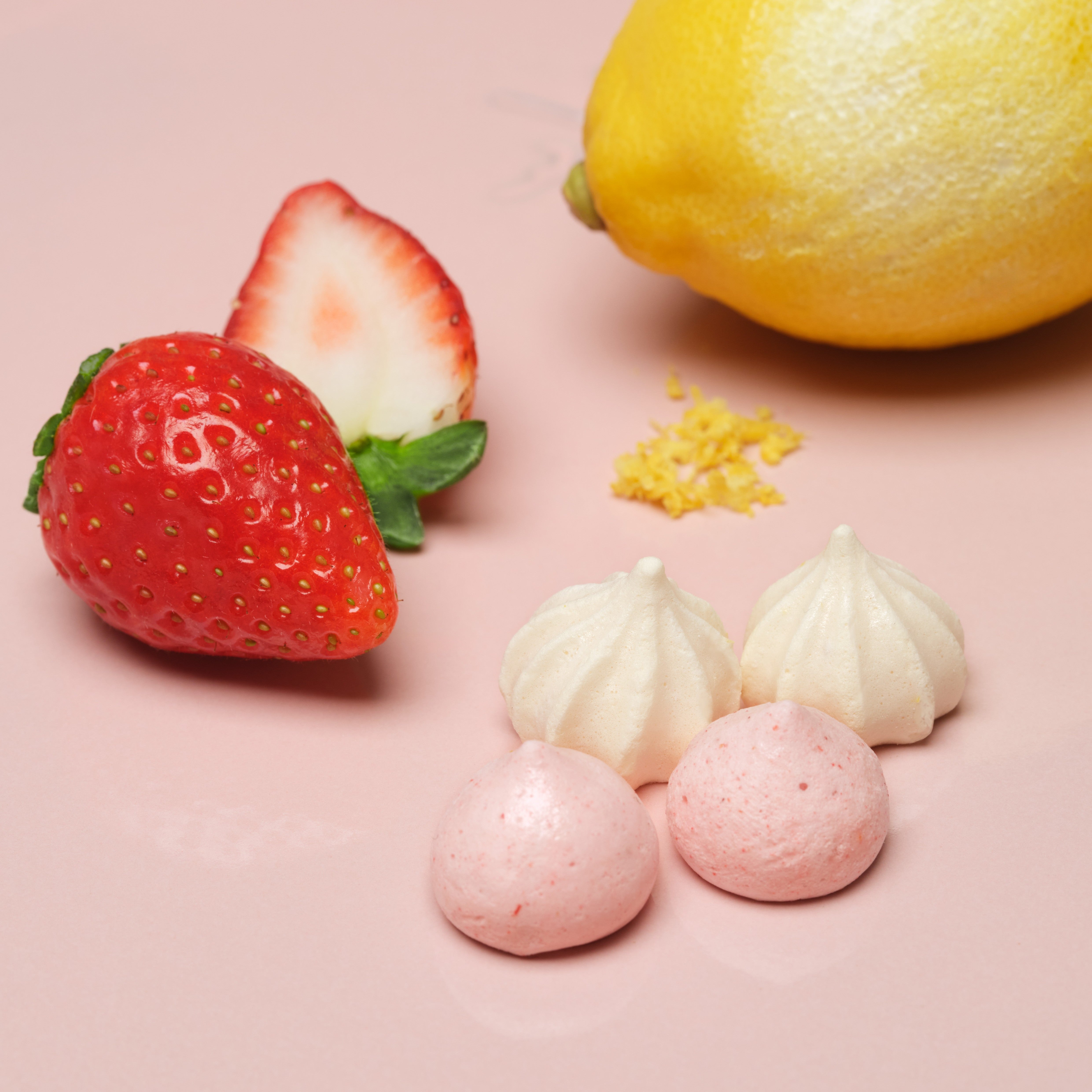 【限量新商品】 <br>小巧精美的Cheesy Poche<br><br>「 Cheesy Poche mignon 草莓&覆盆子蛋白霜」 <br><br>5/27(二)8:00~<br>商品將會於5/30(五)前寄出