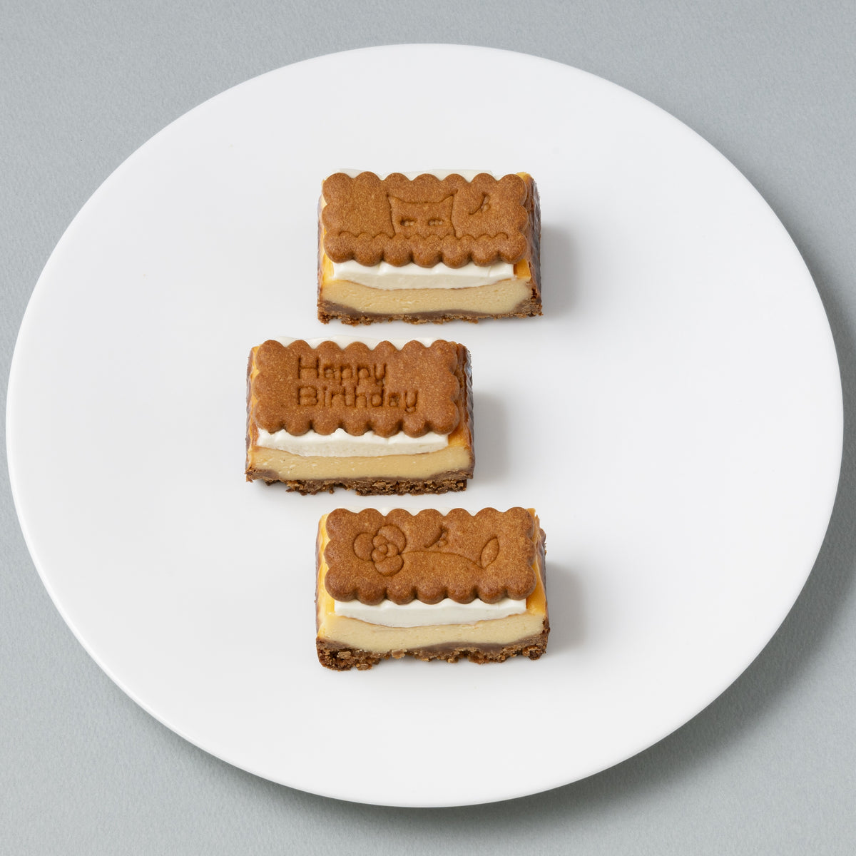 バースデーケーキ「BISCAKE I HappyBirthday 3カット入り」＜内訳 