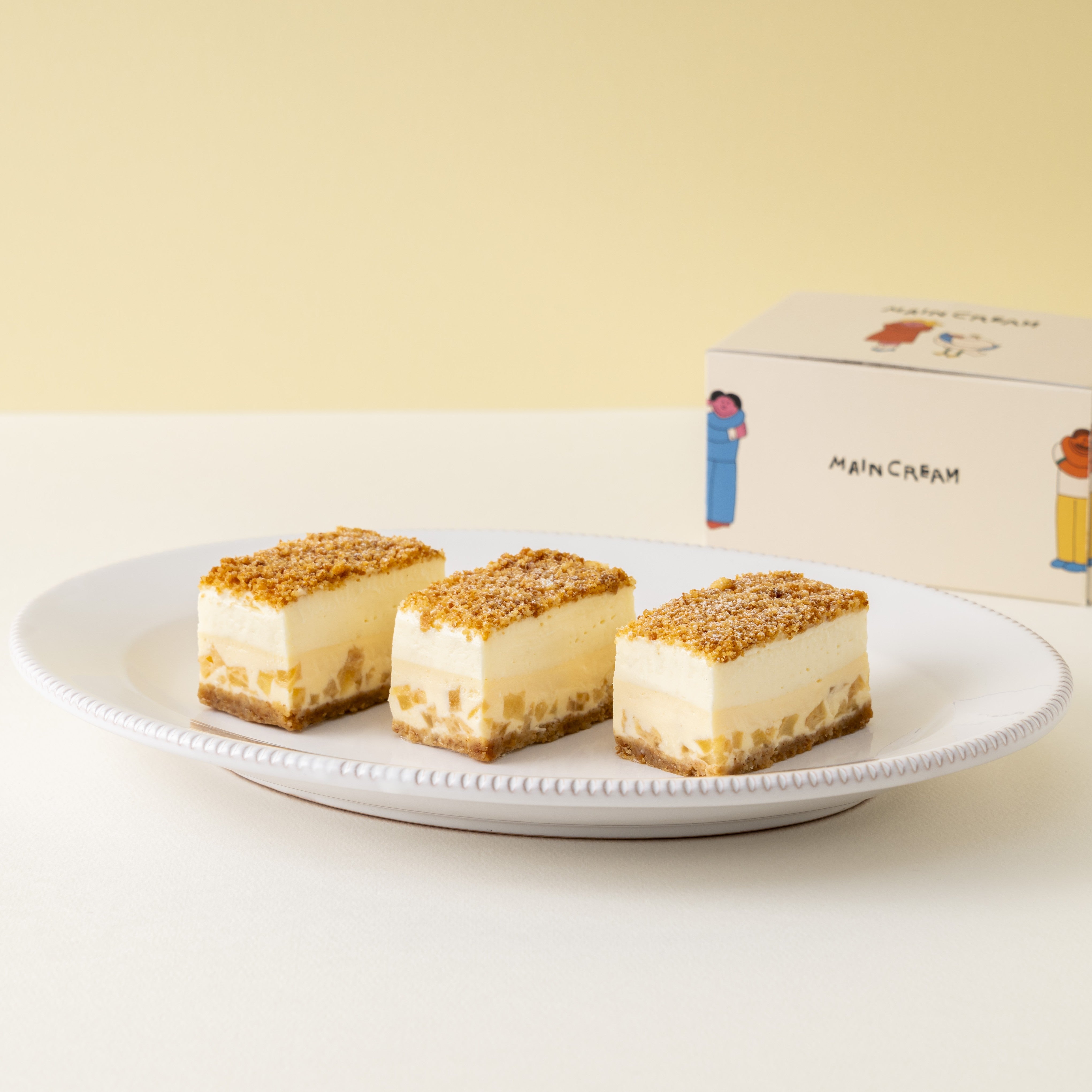 「MAIN CREAM CHEESE CAKE 3カット入り」(チーズケーキ)