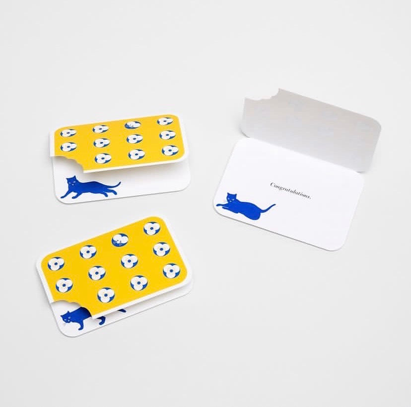 【春季限定】<br>「Cheesy Poche 紅白蛋白霜<br>草莓&檸檬」<br><br> 4/15(二) 8:00 ~ 販売<br>商品將會於4/18(四)前寄出