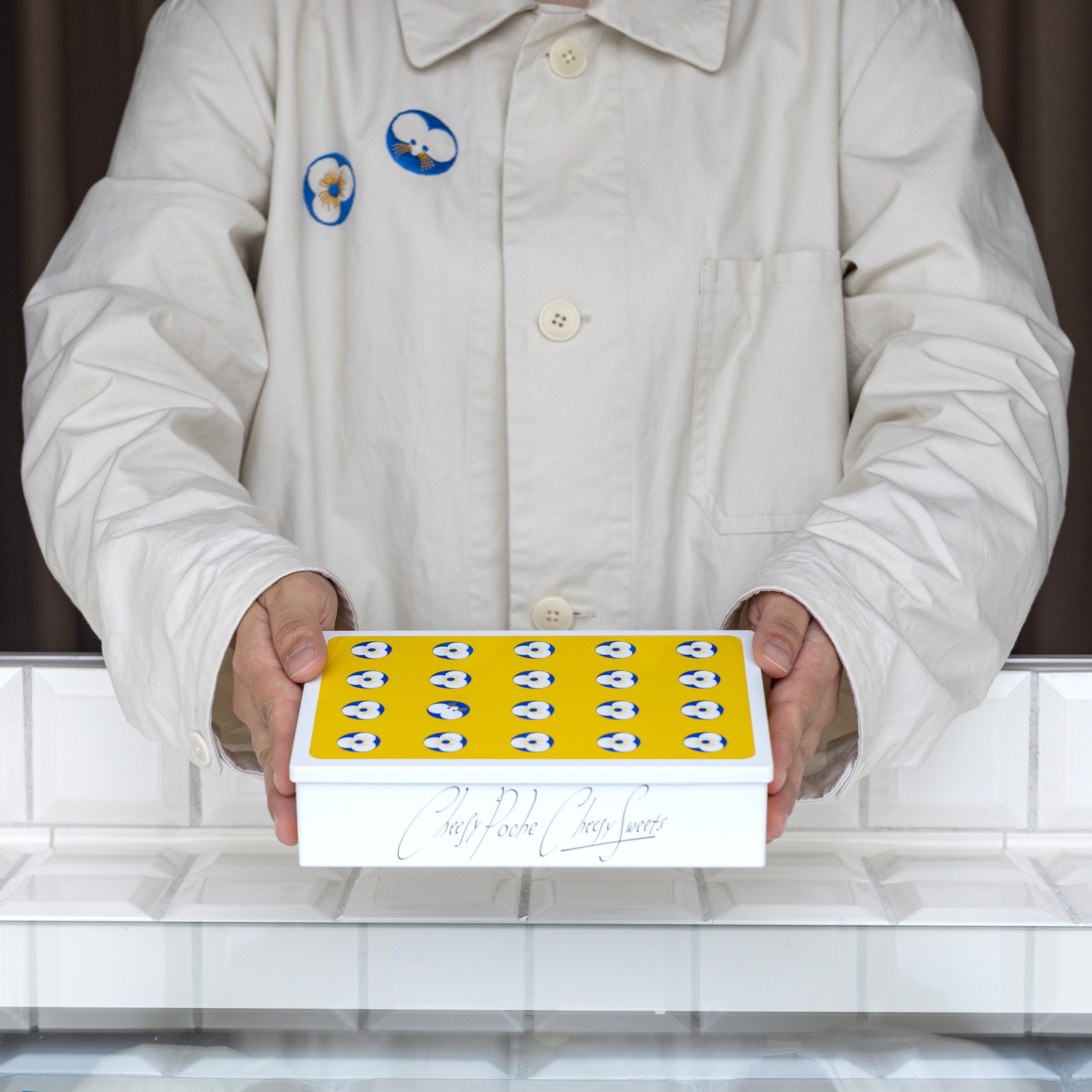 季節の一缶「Cheesy Poche 紅白メレンゲ 苺&レモン」