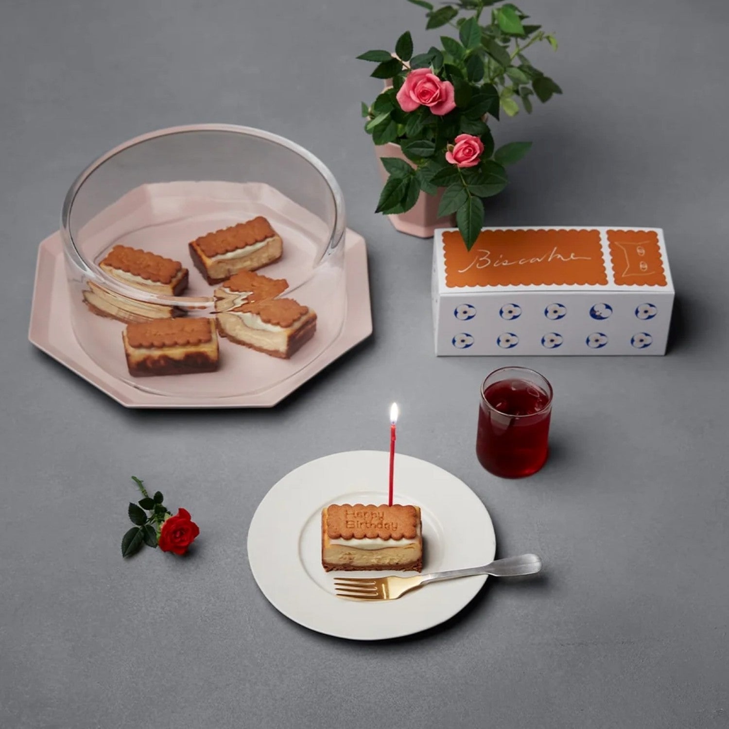バースデーケーキ「BISCAKE Happy Birthday」