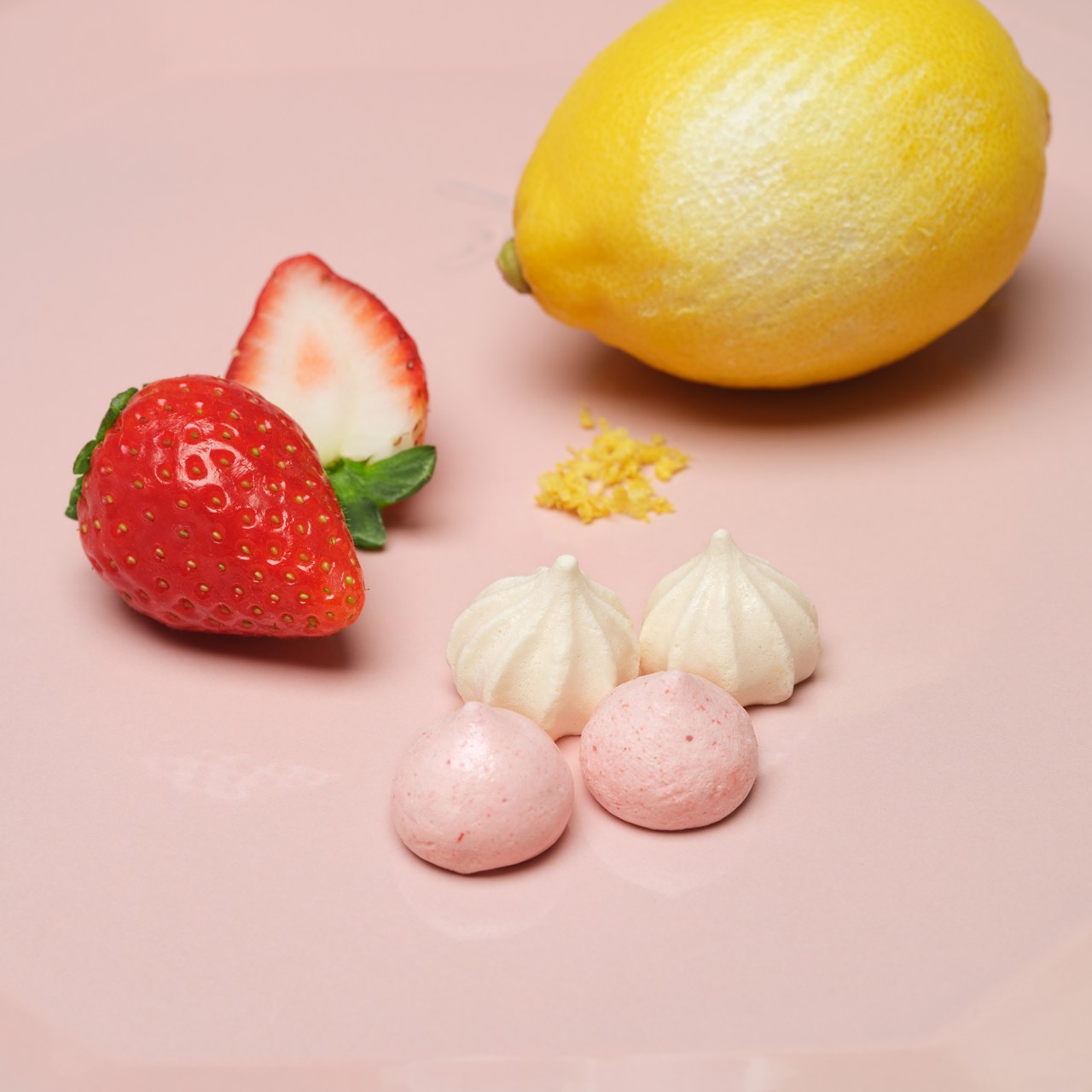 季節の一缶「Cheesy Poche 紅白メレンゲ 苺&レモン」