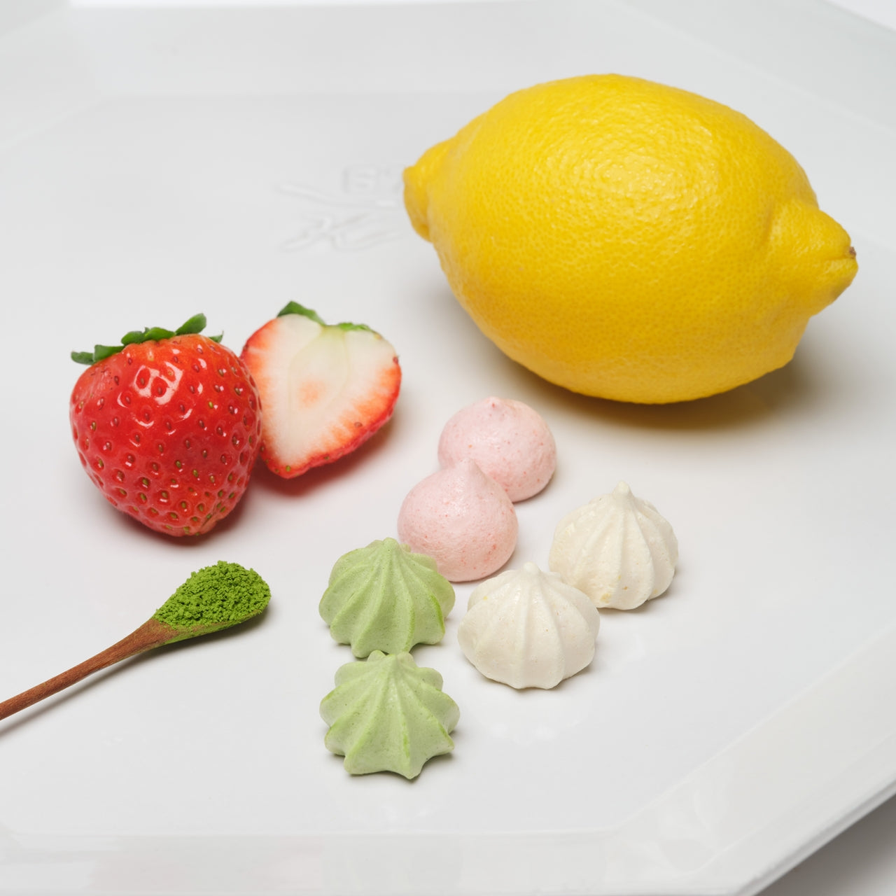 季節の一缶「Cheesy Poche 3色メレンゲ 苺&抹茶&レモン」