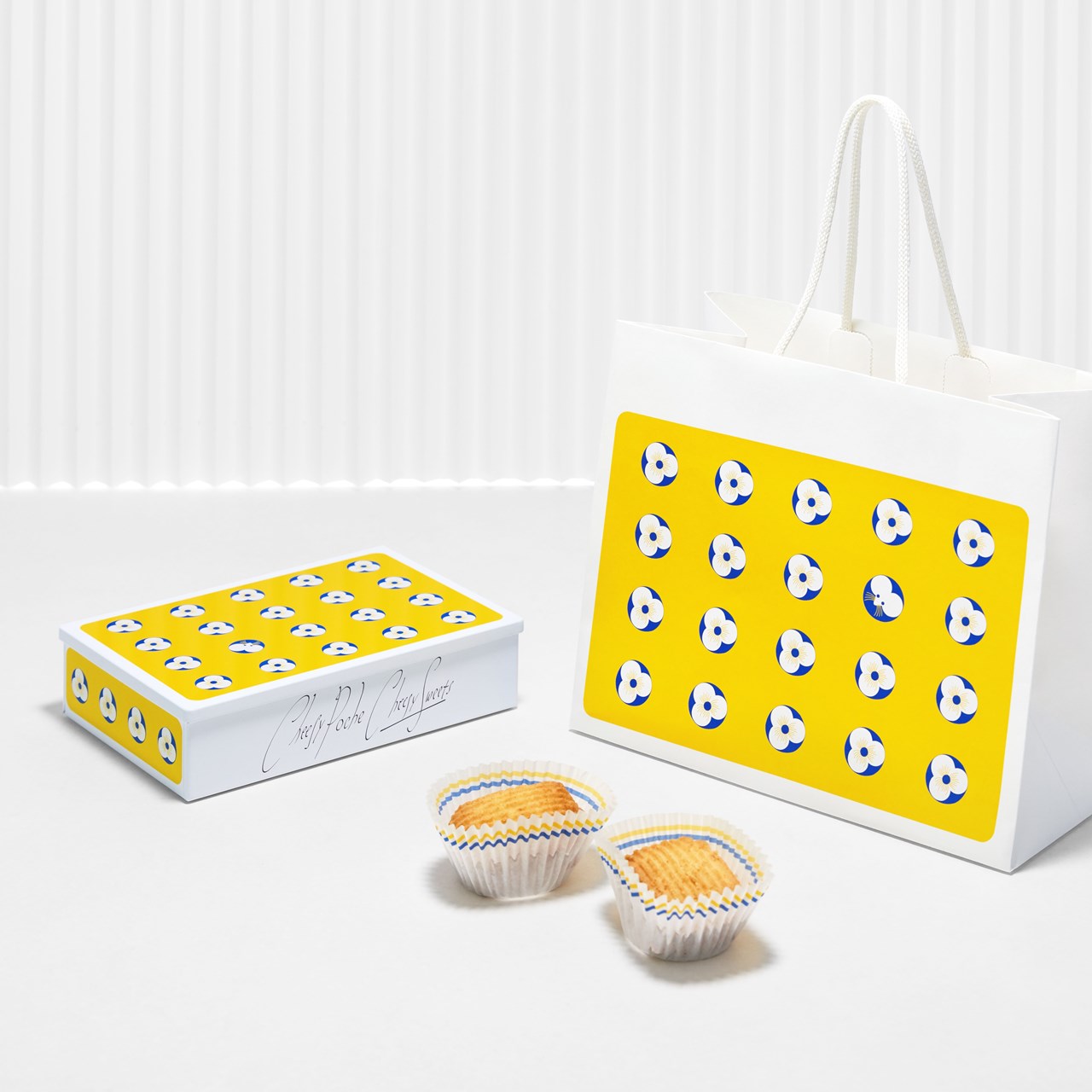 【春季限定】<br>「Cheesy Poche 紅白蛋白霜<br>草莓&檸檬」<br><br> 4/15(二) 8:00 ~ 販売<br>商品將會於4/18(四)前寄出