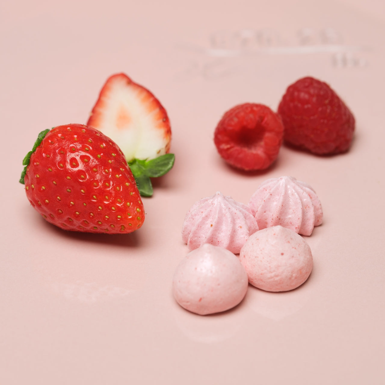 中心は、焼き。 いま、苺が重なっています。