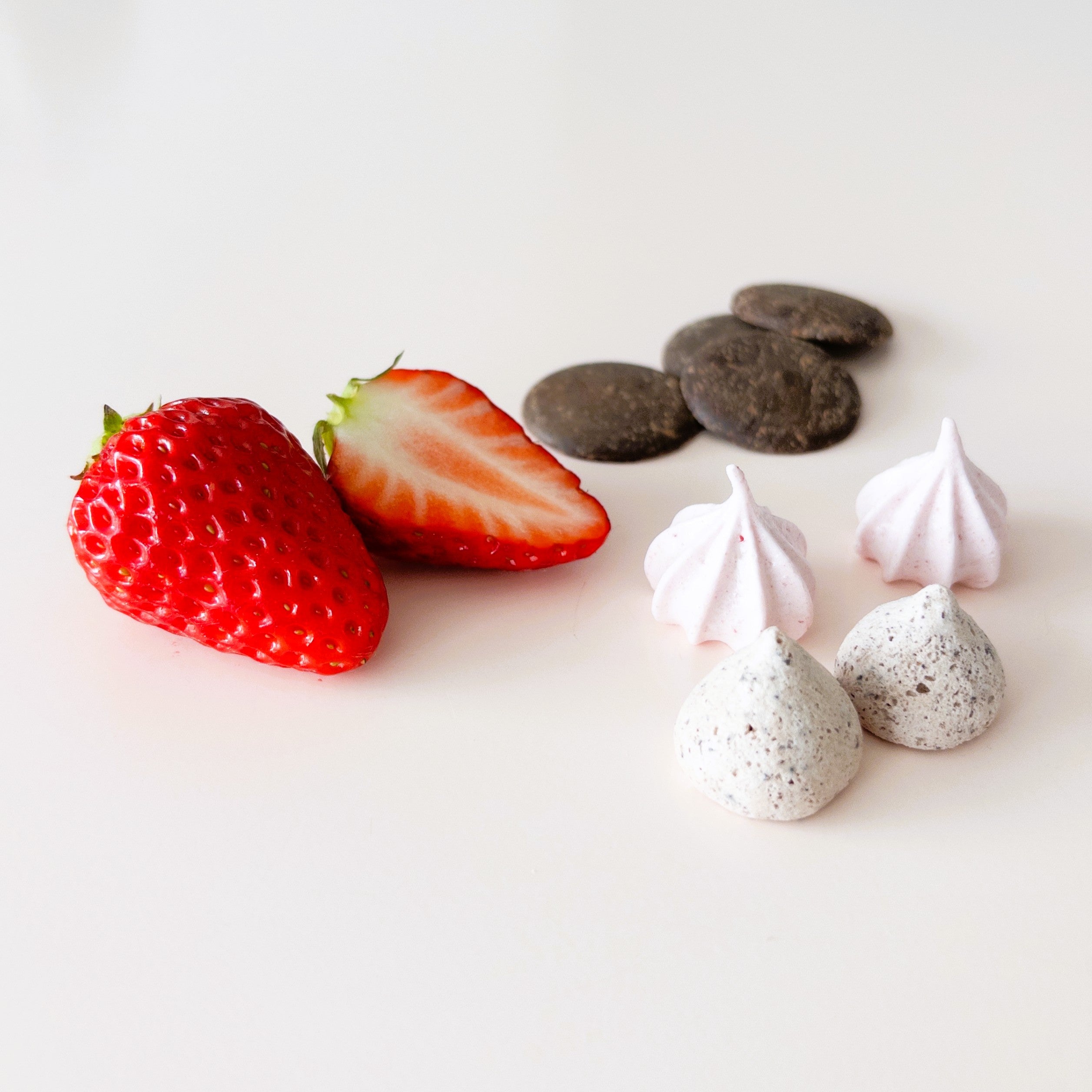 【春季限定】<br>「Cheesy Poche <br>草莓＆巧克力」<br><br> 5/6(二) 8:00 ～ 販売<br>商品將會於5/9 (五)前寄出