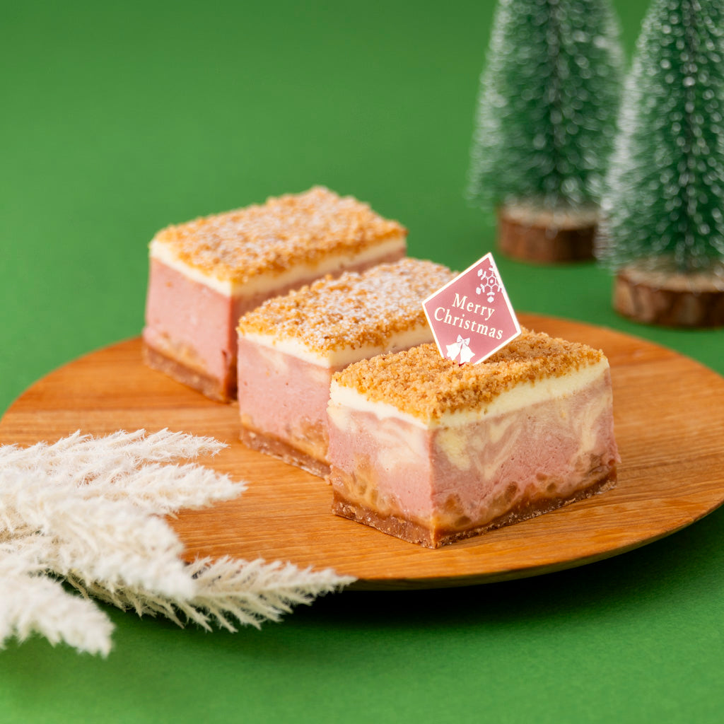 「MAIN BERRY BERRY CREAM CAKE（メイン ベリーベリークリームケーキ）」　3カット入<br>【Ｘｍａｓピック＆キャンドル10本付】