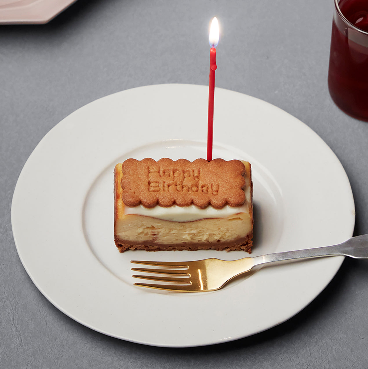 バースデーケーキ「BISCAKE Happy Birthday」