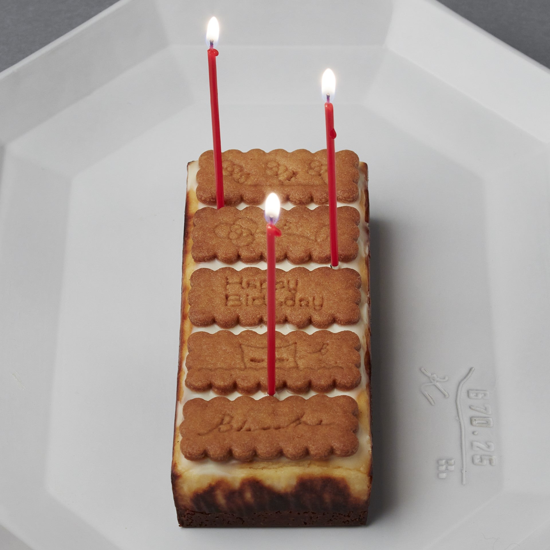 バースデーケーキ「BISCAKE Happy Birthday」